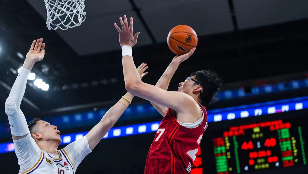 熊猫体育官方入口关于广州队迎CBA季后赛关键赛，清晨更衣室发声，话题不断，赛季目标并未改变的信息