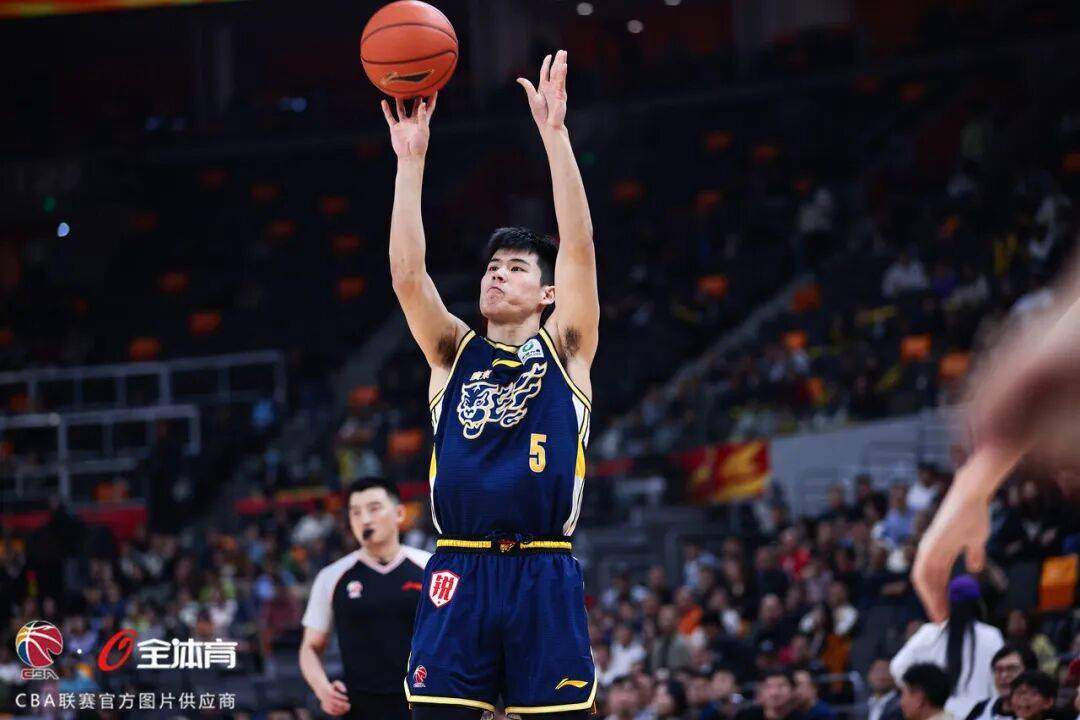 熊猫体育官方入口包含关键时刻广东宏远备战足总杯洛杉矶湖人手感冰凉，现场解说直呼：托特纳姆围绕意大利杯豪取连胜的词条